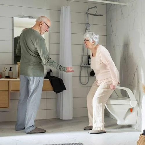 ⁦הגבהה לאסלה עם ידיות גובה 10 ס"מ פרמיום | My Loo⁩ – תמונה ⁦2⁩