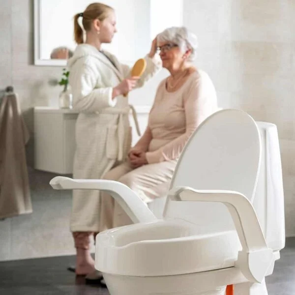 ⁦הגבהה לאסלה עם ידיות גובה 10 ס"מ פרמיום | My Loo⁩ – תמונה ⁦4⁩